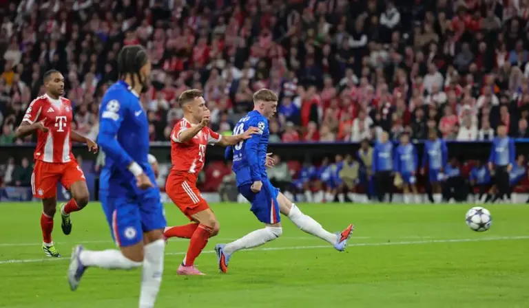 梅西射手榜领跑，金靴争夺中无私让球彰显团队精神